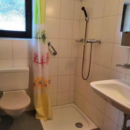 Panzió Ferienhaus Zur Vispu *